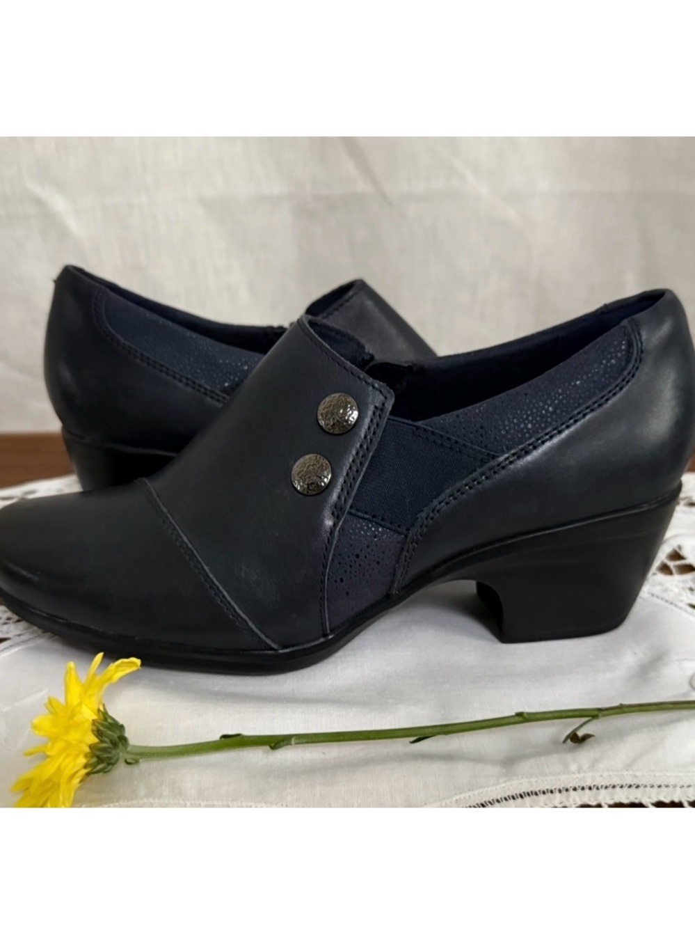 NWOT Clarks Emslie Warren Navy Blue Leather Ankle Booties 7.5 M Comfort Heel